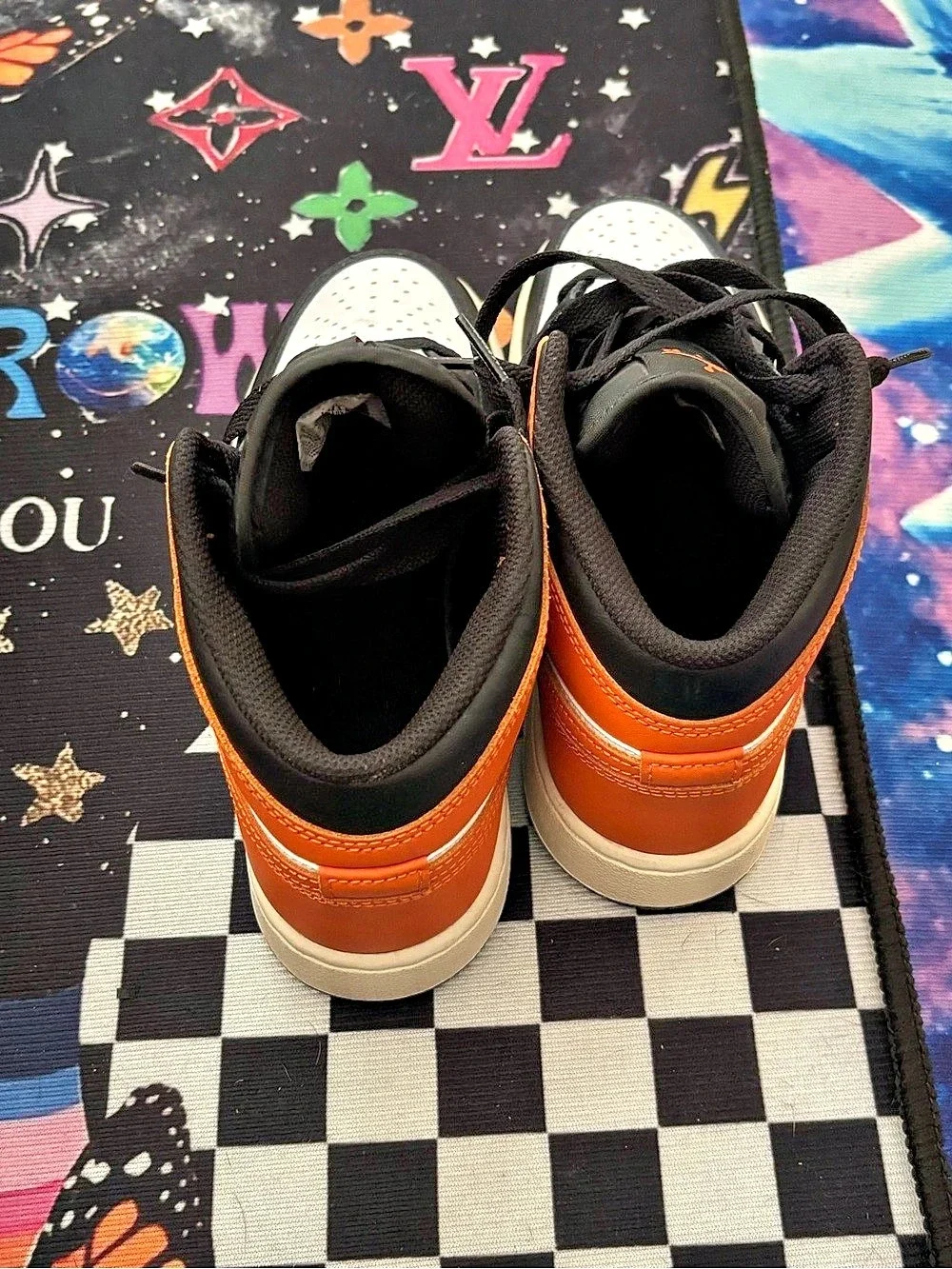Jordan Air Jordan 1 Retro High OG High-Top Sneakers Orange & Black Boys US 5Y